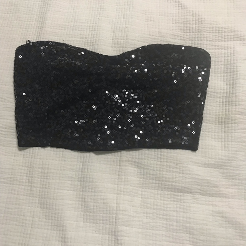 Black sweetheart neckline sequin crop top